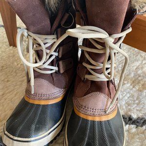 BARELY WORN SOREL WOMEN'S SNOW BOOTS